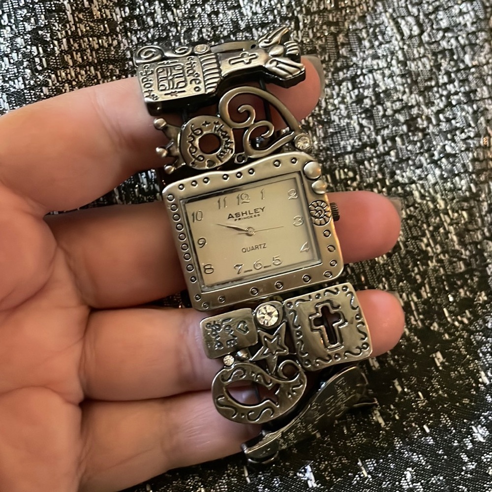 Stretchy watch